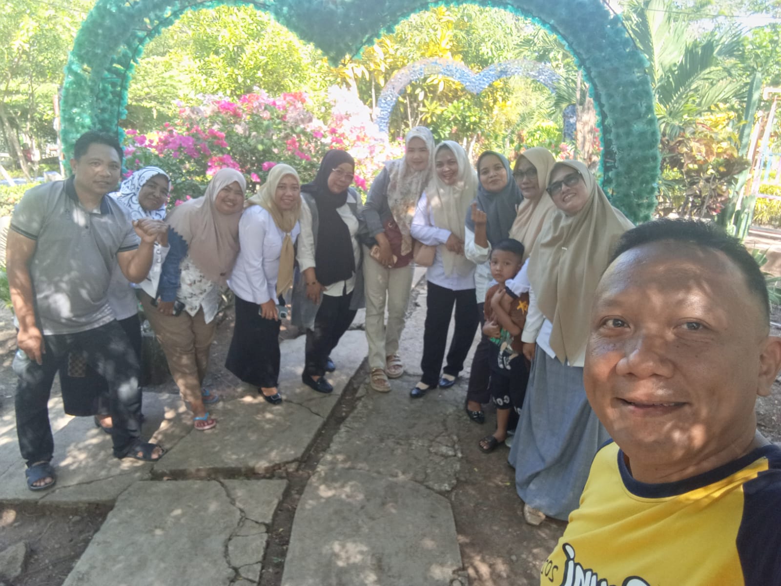 Tetap Mengabdi di Masa Cuti, Lurah Lembang Perkuat Silaturahmi dan Kebersamaan di Kecamatan Eremerasa